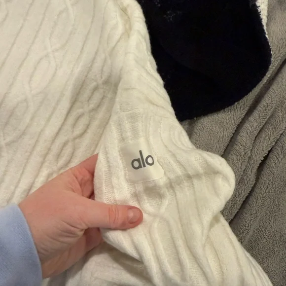 ALO sweater - Picture 7 of 11